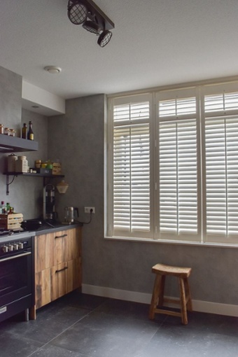 Modern landelijke keuken met shutters